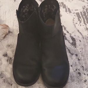 UGG Women's Orion Buckle Zip